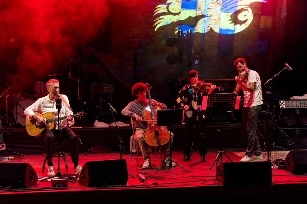 Raphael Lloyd mit dem Cello